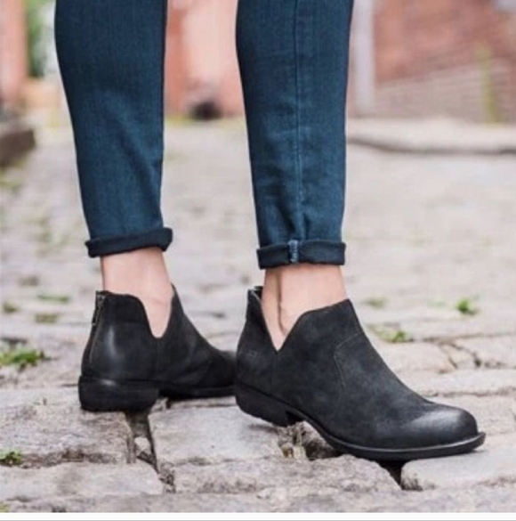 Born Shoes - Born Black Oiled Suede Leather Western Ankle Booties 6